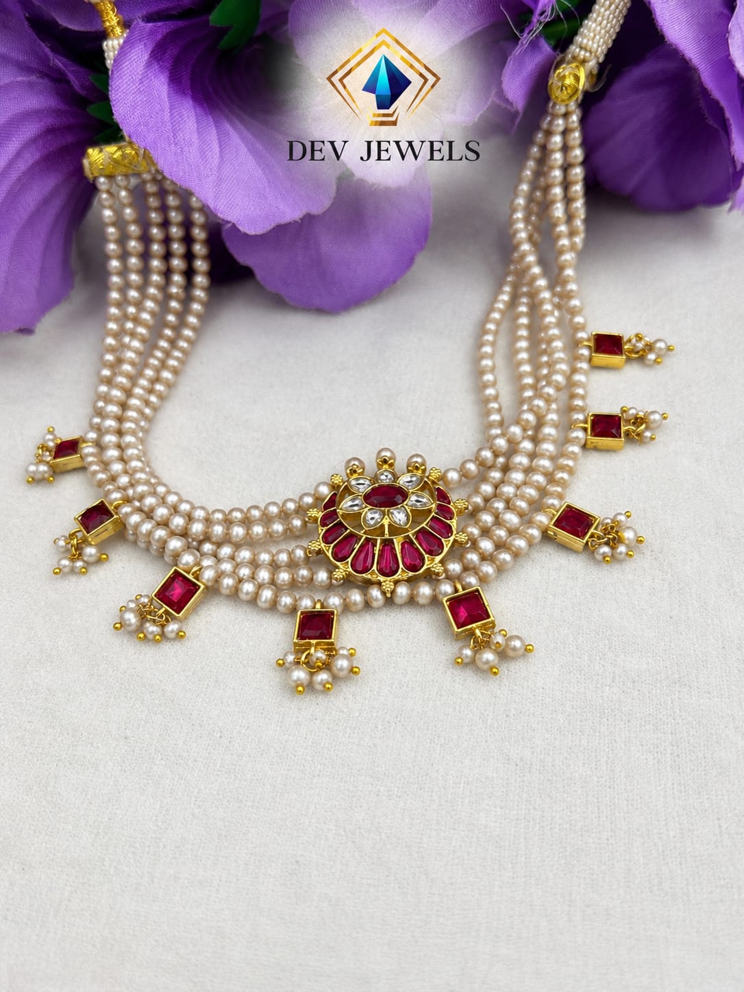 Fresh water cultured pearls choker with jadau kundan earrings