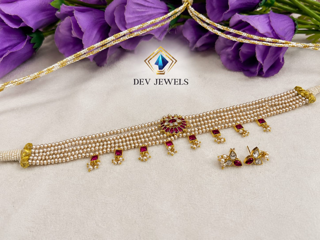 Fresh water cultured pearls choker with jadau kundan earrings