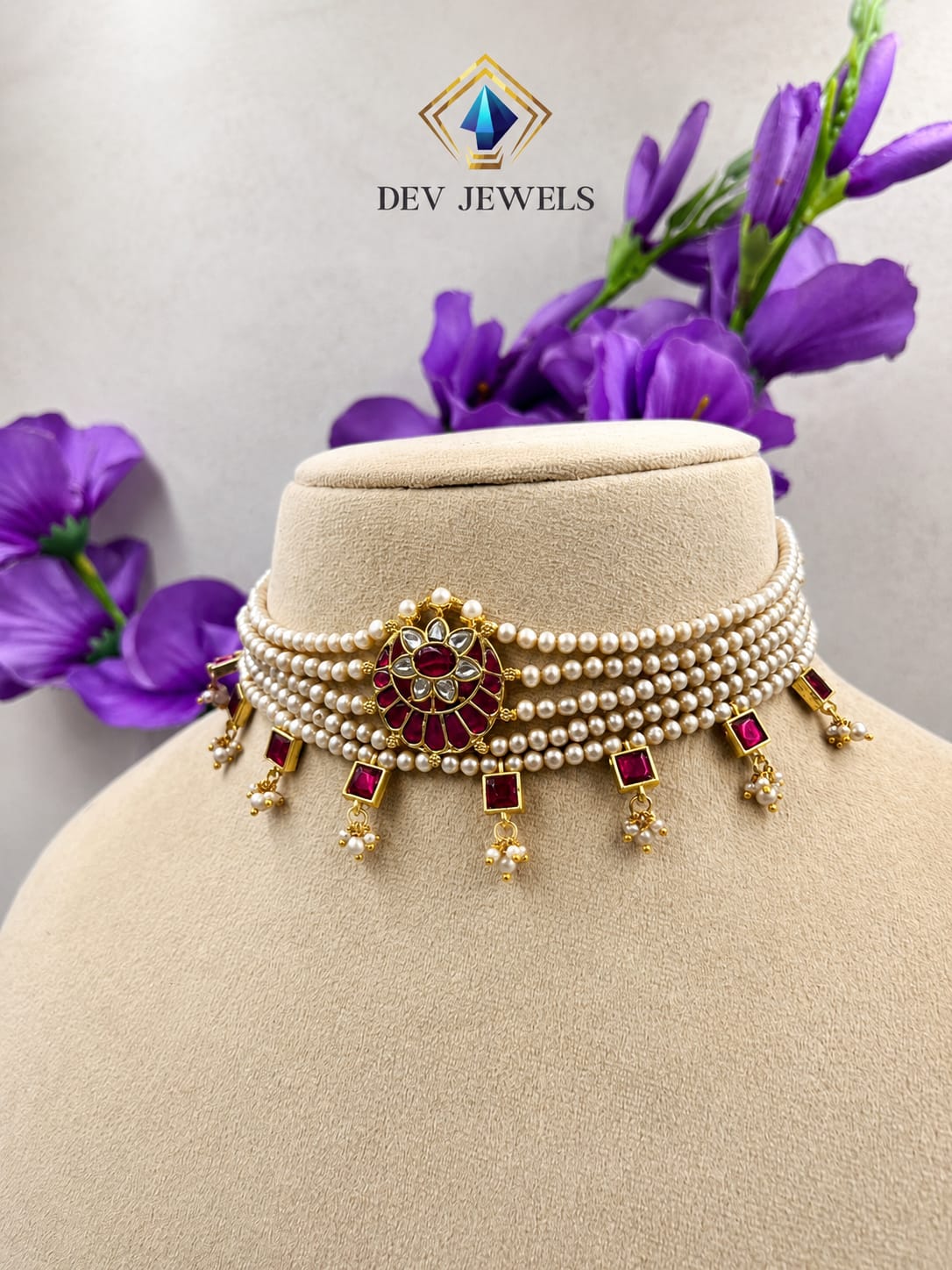 Fresh water cultured pearls choker with jadau kundan earrings