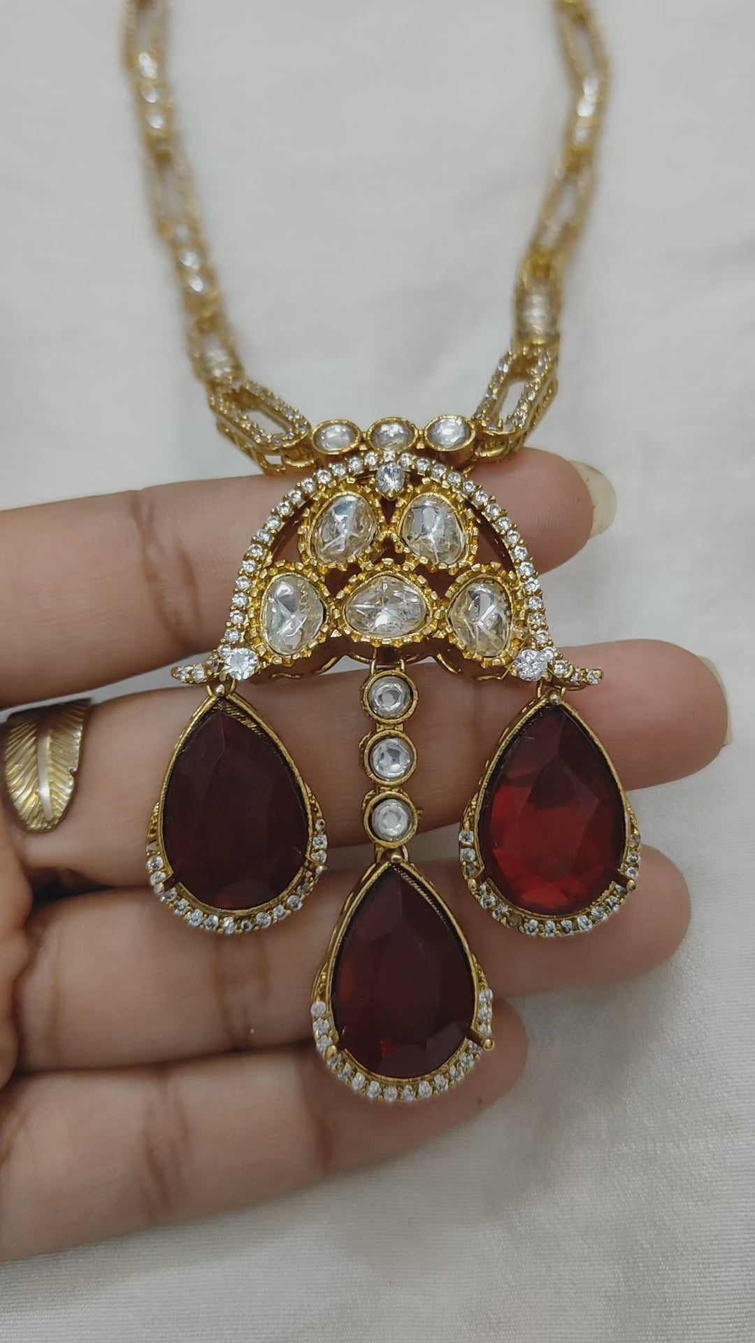 Chain pendent necklace